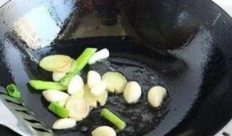 焖锅酱汁爆料视频教程,一招解锁地道风味